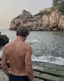 kinda obsessed #back #backmuscles #menback #muscle 