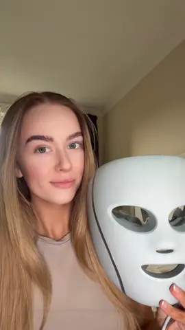 Little chat through of the @Shark Beauty cryoglow mask 🩵  @Shark Beauty UK #sharkbeauty #sharkbeautyuk #cryoglow #sharkcryoglow #beauty 