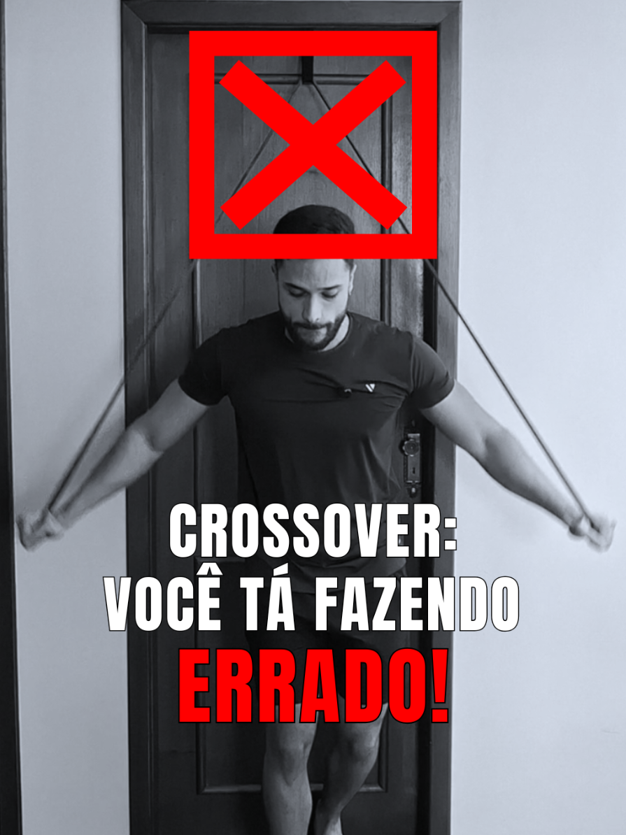 Se você treina em casa com Elásticos, se liga nessa dica valiosa sobre como executar de maneira correta o CROSSOVER #treinodepeito #treinodepeitoral #crossover #cross #treinoemcasa #academiaemcasa #exerciciosemcasa #treinocomelastico #treino #hipertrofia #elastico 