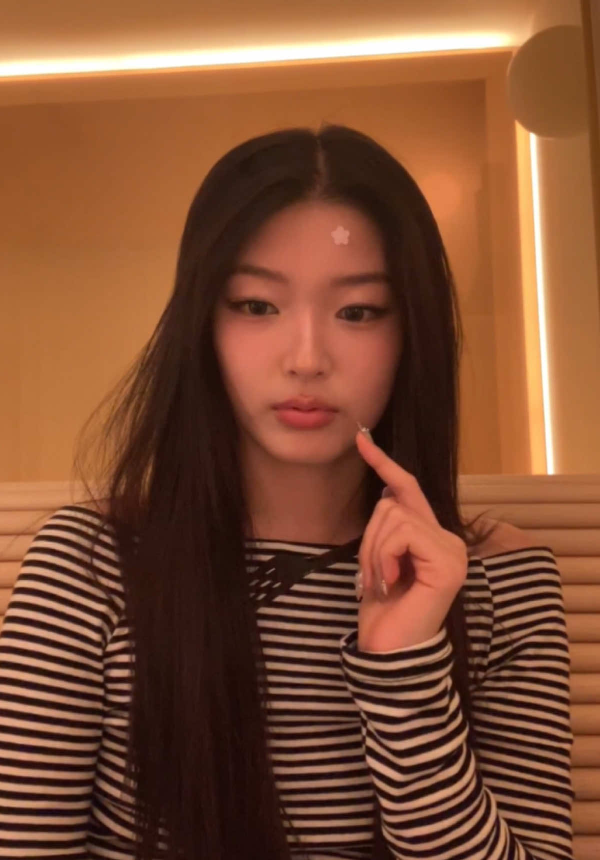 yoonchae being funny #KATSEYE #Yoonchae #KATSEYEGG #HYBEGG #WeverseLive #KATSEYEWeverse #YoonchaeLive #KpopFYP #FYP #EYEKONS #KpopTikTok #KpopEdit #GlobalGirlGroup #HYBE #GeffenRecords #KpopForYou 