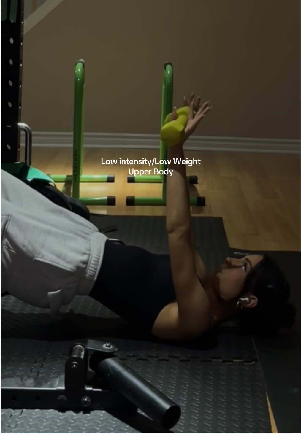 Perfect upper body workout for those lower energy days❤️‍🩹 it’s gotta be Friday soon right haha! #fit #womenfitness #fitnessmotivation #FitTok 