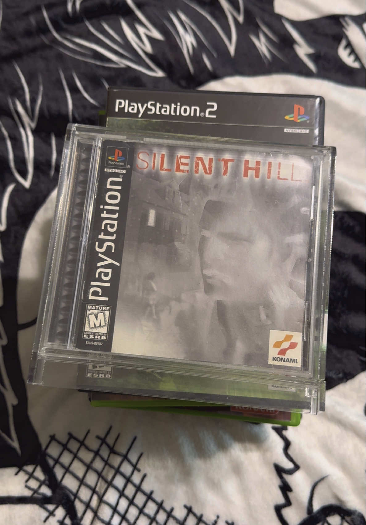 we could play silent hill? #silenthill #silenthillcosplay #silenthill3 #silenthill2 #silenthillf #silenthilledit #gametok #horrorgaming #gamecollection #gamecollector 