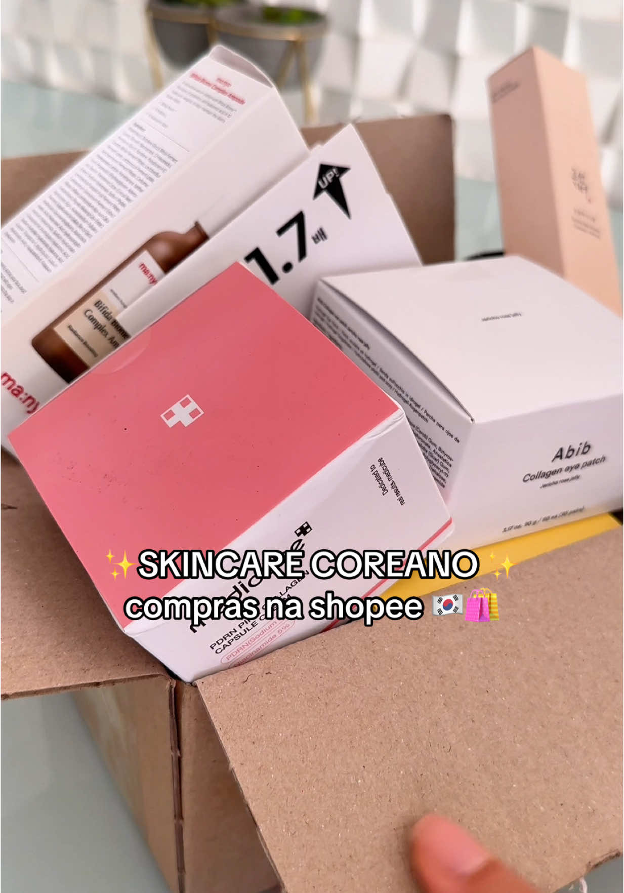 Minhas últimas comprinhas de skincare coreano na Shopee! Tem achadinhos originais, preços incríveis e produtos que são febre na Coreia! 🇰🇷✨ Se você também ama uma rotina de beleza com produtos coreanos de qualidade, comenta aqui que te mando o link! 🛒💬 E se você ainda não sabe como comprar K-Beauty original na Shopee, me segue que eu te ensino todos os truques! 💡💁🏽‍♀️  #SkincareCoreano #KBeauty #ComprasNaShopee #produtoscoreanos #skincarecoreanonashopee #kbeautybrasil #KBeautyOriginal 