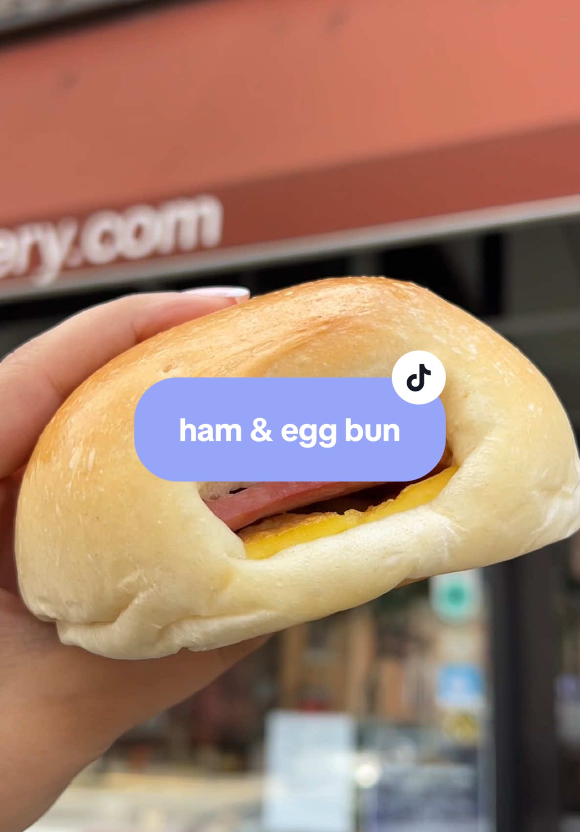 Morning fuel… Ham & Egg Bun. #hamandeggbun #bakedbuns #chinesebakery #chinesepastries #chinatownsoldestbakery #wheretoeatchicago 