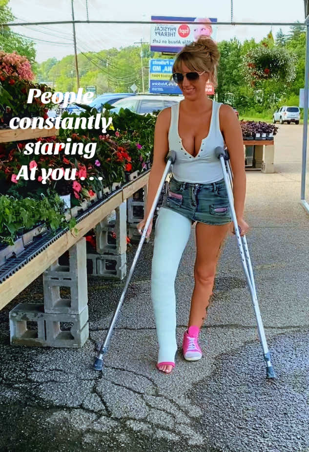 The stares you get . . .#wow #challenge #cast #gips #yeso #motivate #pretty #prettywoman#attention#centerofattention#llc#strong#motivational#Summer#aummervibes#bigcast#crutches#cute#goodluck
