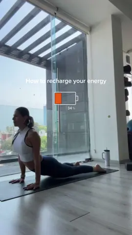 #CapCut A veces solo necesitamos eso:  una pausa, un mat  y mover el cuerpo para volver a nosotras. Así recargo mi energía. ¿Cómo recargas tú? #yoga #yogaflowtoday #edithcasasyogacoach #habitos 