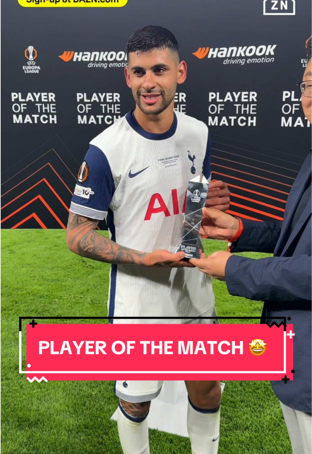 Cristian Romero is awarded the Player Of The Match award 🤩