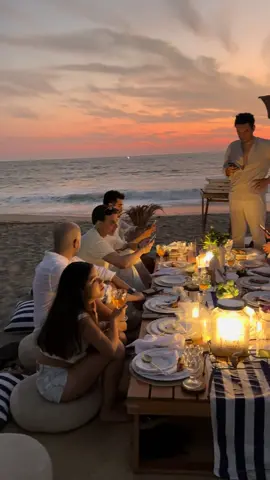 @picnicpuertoescondido gracias por todo!  #birthday #puertoescondido #zicatela #friends #beachvibes #sunsetvibes #dinner 