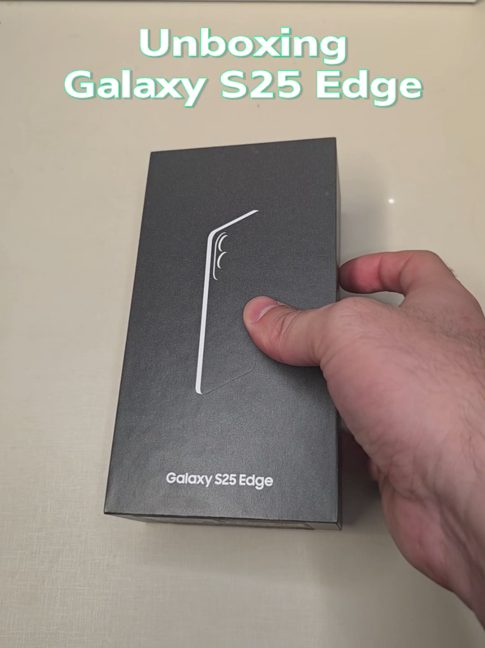 A Samsung lançou hoje no Brasil o Galaxy S25 Edge. O mais novo membro da família Galaxy S25 chega com foco em um design impressionantemente fino, sem deixar de lado os recursos e a experiência Premium da linha S. #galaxys25edge #samsunggalaxy #unboxing 