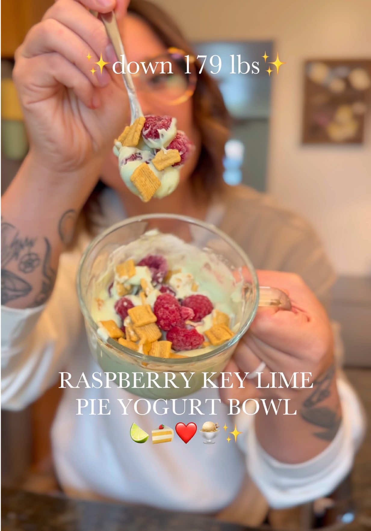 Replying to @ally_hibbs key lime pie is the flavor of the summer and i am absolutely here for it 🤤🍋‍🟩✨ @Clean Simple Eats @Catalina Crunch @Alo Yoga @Chobani #keylimepie #yogurtbowl #highprotein #proteinpowder #easymeals #Recipe #breakfastideas #fitnessjourney #healthyrecipes 