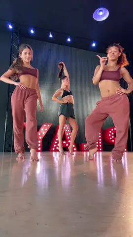 wind it up 🫶🏻  fits @LDMA  @Olivia Alboher @selenahamilton #fyp #foryoupage #dancers #viral #viralvideo #regangerena #trend #fypシ 