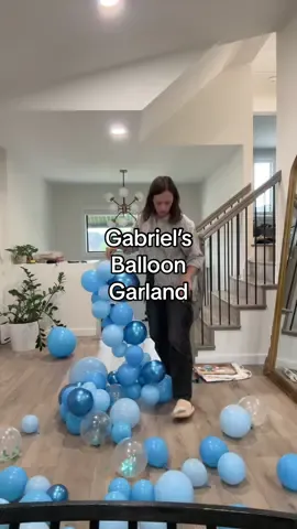 Let’s make another balloon garland! 💙🩵 #diyballoongarland #birthdaydecor #balloongarland #momlife #partydecor #birthdayparty #momof3 #birthdayboy #diypartydecor 