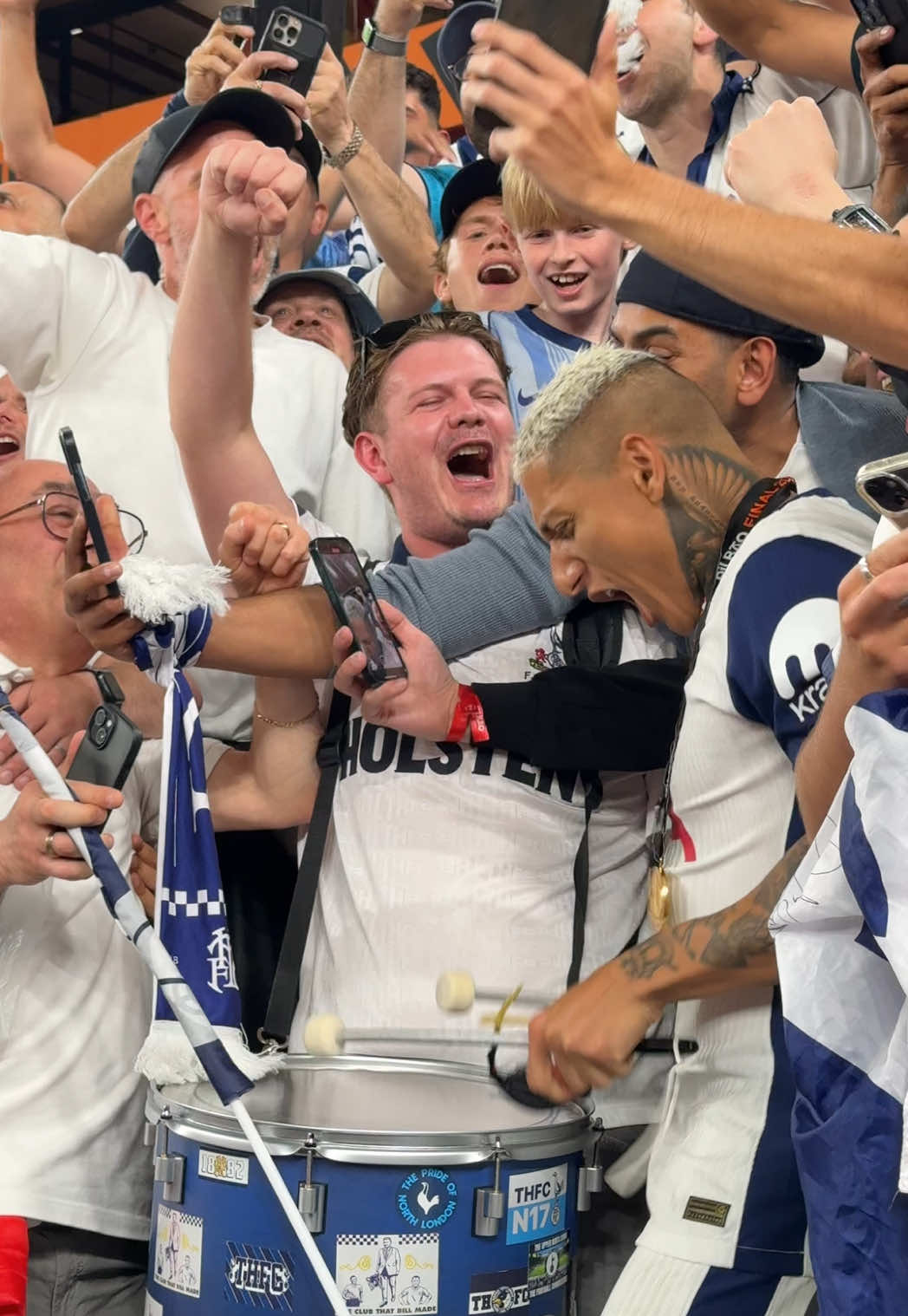 Richarlison 😂🥁 • #tottenham #spurs #PremierLeague #uelfinal #uel #europaleague #bilbao #sanmames #champions #trophy #thebeautifulgame #emotions #richarlison #funnyfootball #ultrasfootball #footballfans