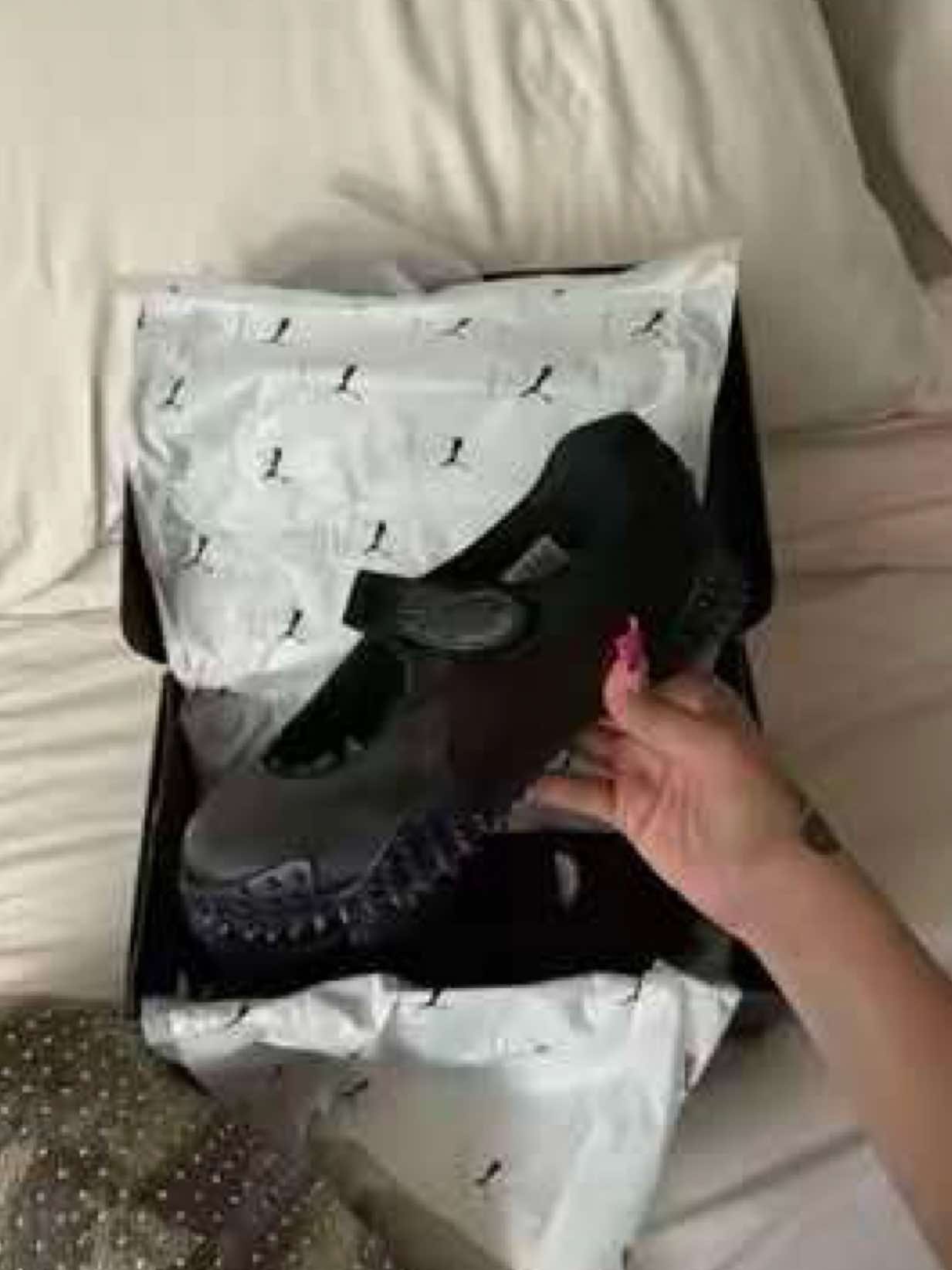 Sporty and girly all in one 🖤ྀིྀིྀིྀིྀི☕️ June 1st @Puma Sportstyle #pumaFEYsatin #shoes #unboxing #haultok 