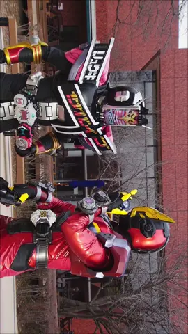 Kamen Rider ZI-O Decade Armor Ryuki Form e Kamen Rider Gaiz VS Kamen Rider Odin #kamenriderzio #kamenridergeiz #kamenriderryuki #kamenrider #heiseirider 