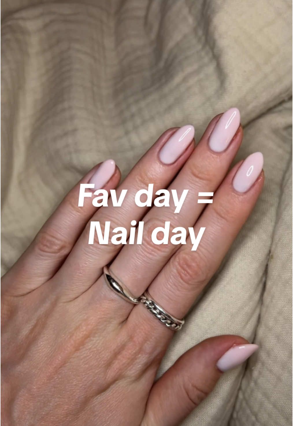Clean girl era continues 🫧  #nailday #cleangirlnails #simplenails #nailinspo #nailcolour #milkynails #pinknails #biabnails #trendingnails 