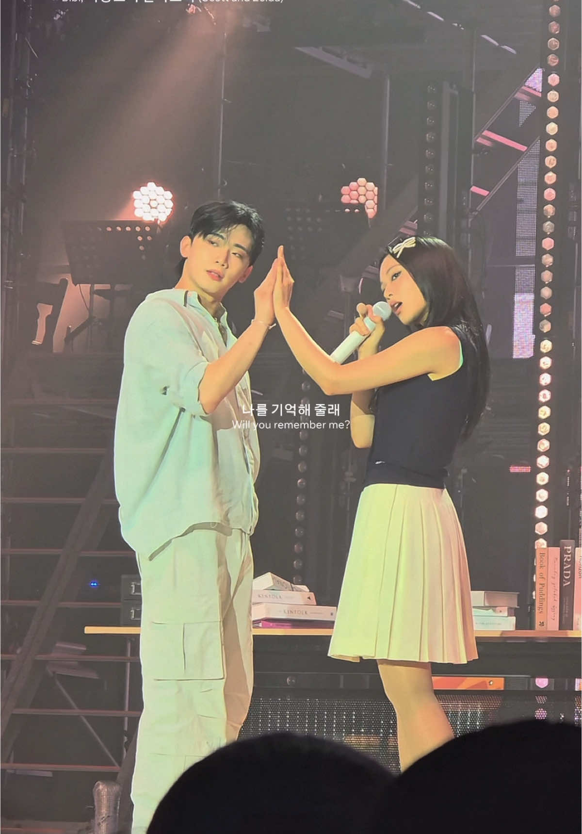 Bibi, 책방오빠 문학소녀 (Scott and Zelda) Live at 1st World Tour [EVE] in Seoul #비비 #bibi #직캠 #fancam #bibi_worldtour #책방오빠문학소녀  #kpopfypシ #fypシ 