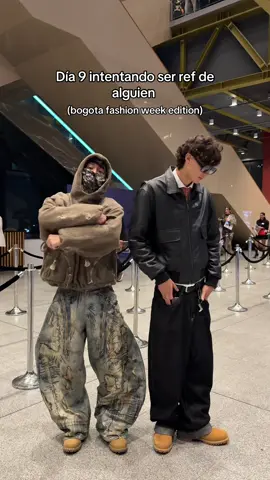 Dia 9 tratando de ser ref de alguien en el bogotá fashion week 🫡 #fashion #bogota #bfw #bogotafashionweek #moda #streetwear #baggy #jeans #clothes #colombia #inspo #viral #outfitideas #timberland #boots #style #styling #outfit #grwm 