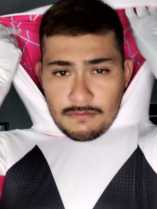 este creo que no lo usaré tanto porque si me incómoda mi cuerpo 🫠🕸️ #cosplay #cosplayer #spidergwen #spidergwencosplay #malecosplay #malecosplayer 