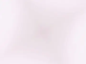 يُقالُ عند الوداعِ معَ السلامة”… فأينَ السلامةُ في وداعِ المُحبّين؟ وهل يطيبُ المدى إنْ خلتْ خُطاهُمْ؟ أم يُورِقُ الصبحُ في غيابِ العناوين؟ نمضي، وتحتَ الجفونِ نارُ غصّتنا كأنّما القلبُ لم يُخلقْ لتسكينِ كلّ الحكايا التي كنّا نردّدها غدتْ رمادًا على أطرافِ تمرينِ يا مَن تركتَ الدروبَ البكرَ مُوحشةً وأطفأتَ فينا جُنونَ الحُلمِ والتّينِ هل تسمعُ الآنَ وجعَ الصمتِ في طرقٍ ما عاد يملؤها صوتُ المحبينِ؟ لا تسألِ الوقتَ عنّا… نحنُ غربتُهُ نمشي بهِ، وهو فينا دونَ تمكينِ فاذهبْ… ولكنْ إذا مرّ الهوا باسمك فاعلمْ بأنّا هنا، نبكي على حينِ #fyp #lukamodric 