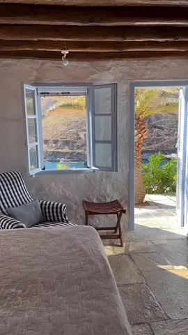 Discovered paradise at Faros Villa Serifos!✨ 💡Nestled on the stunning island of Serifos, Faros Villa offers breathtaking views, luxurious comfort, and a serene escape. Experience the true essence of Greek island living🌊🏝️ Tag your travel buddy and start planning your dream getaway to Faros Villa today! 🏖️    Cc @discover.hotels @anaqb__   📍Faros Villa, Serifos, Greece🇬🇷