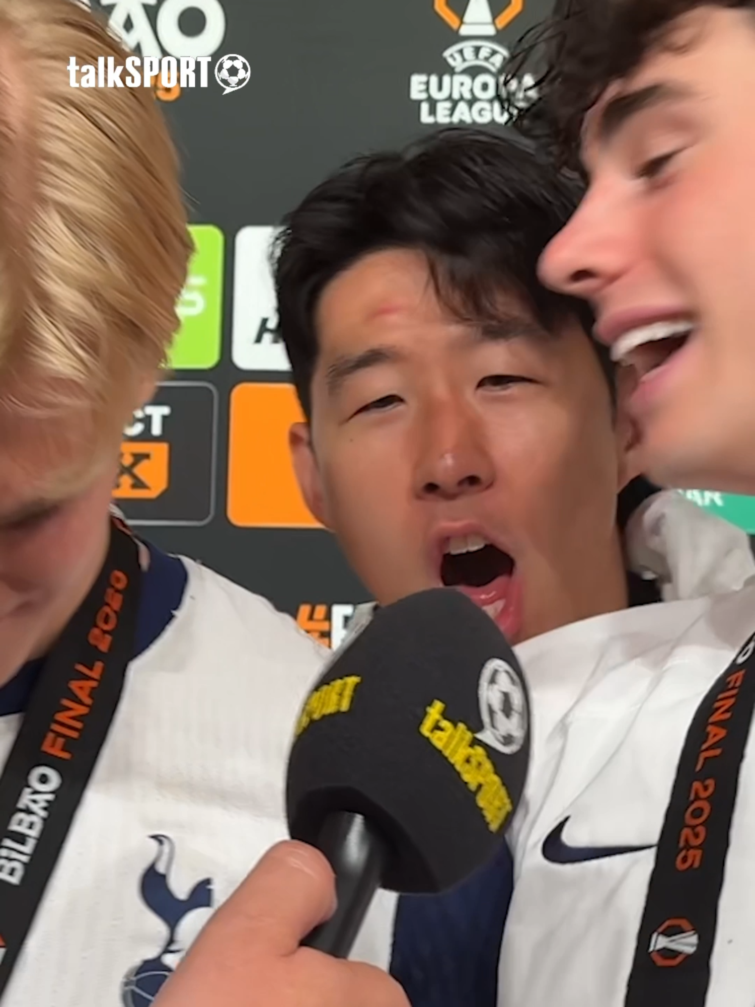 🤣 Heung-Min Son GATE-CRASHES talkSPORT’s interview with Lucas Bergvall & Archie Gray after Tottenham WIN the Europa League! #Football #Tottenham #Spurs #COYS #EuropaLeague