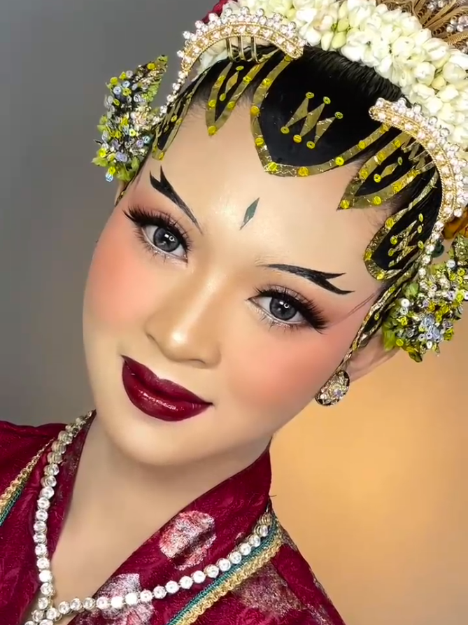 keindahan✨ look by @nurzmakeup_  #fyp #model #pengantin #trenggalek #tulungagung 