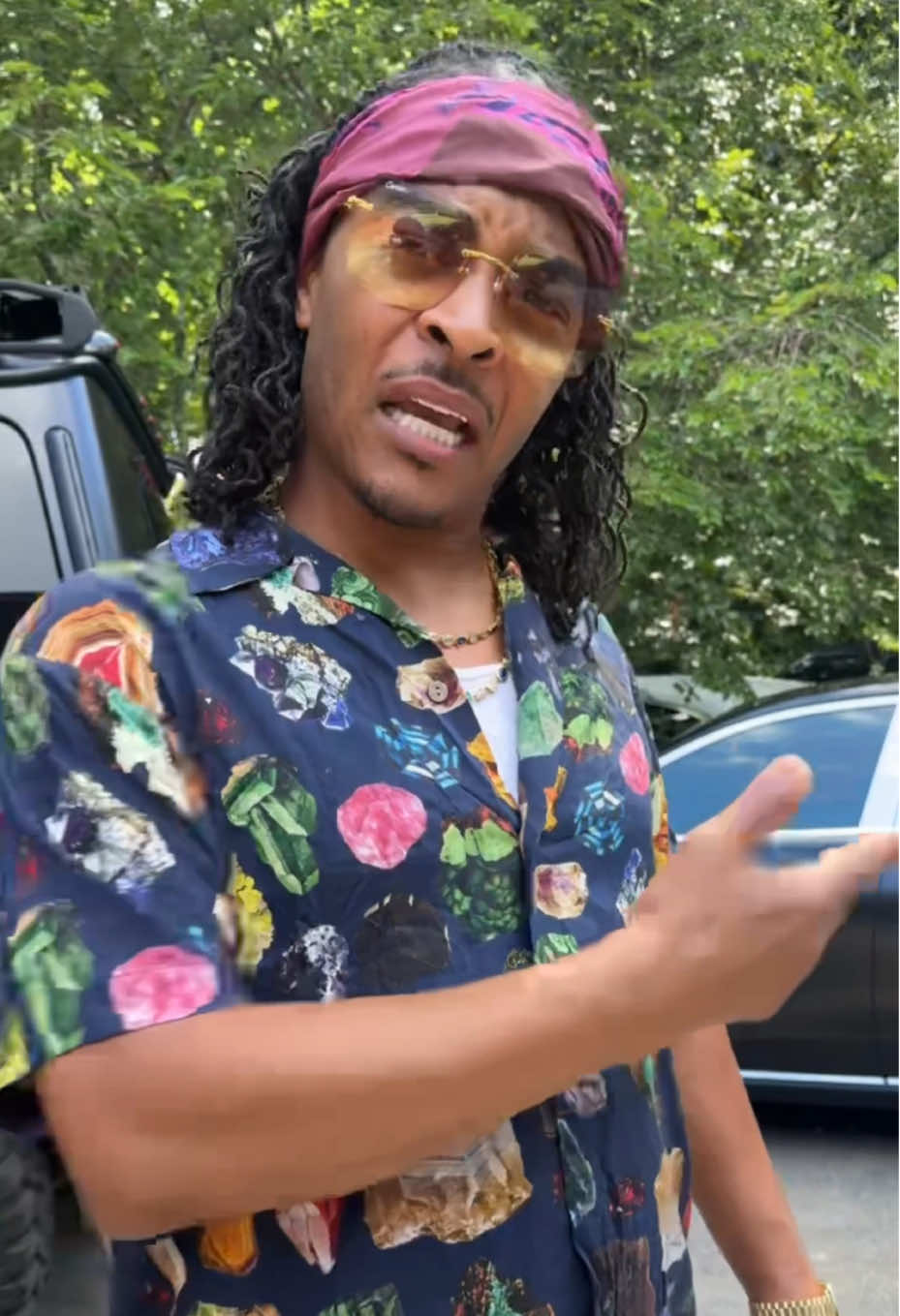 Wtfgo Tameka wit all these damn cars 😡🤣… make sure u pull up to TOMMY T’S COMEDY CLUB dis FRIDAY and SATURDAY because we definitely gon be talkin bout it… head to tommyts.com if u ain’t got ur tickets yet U DIGGG 🫡👑Ⓜ️