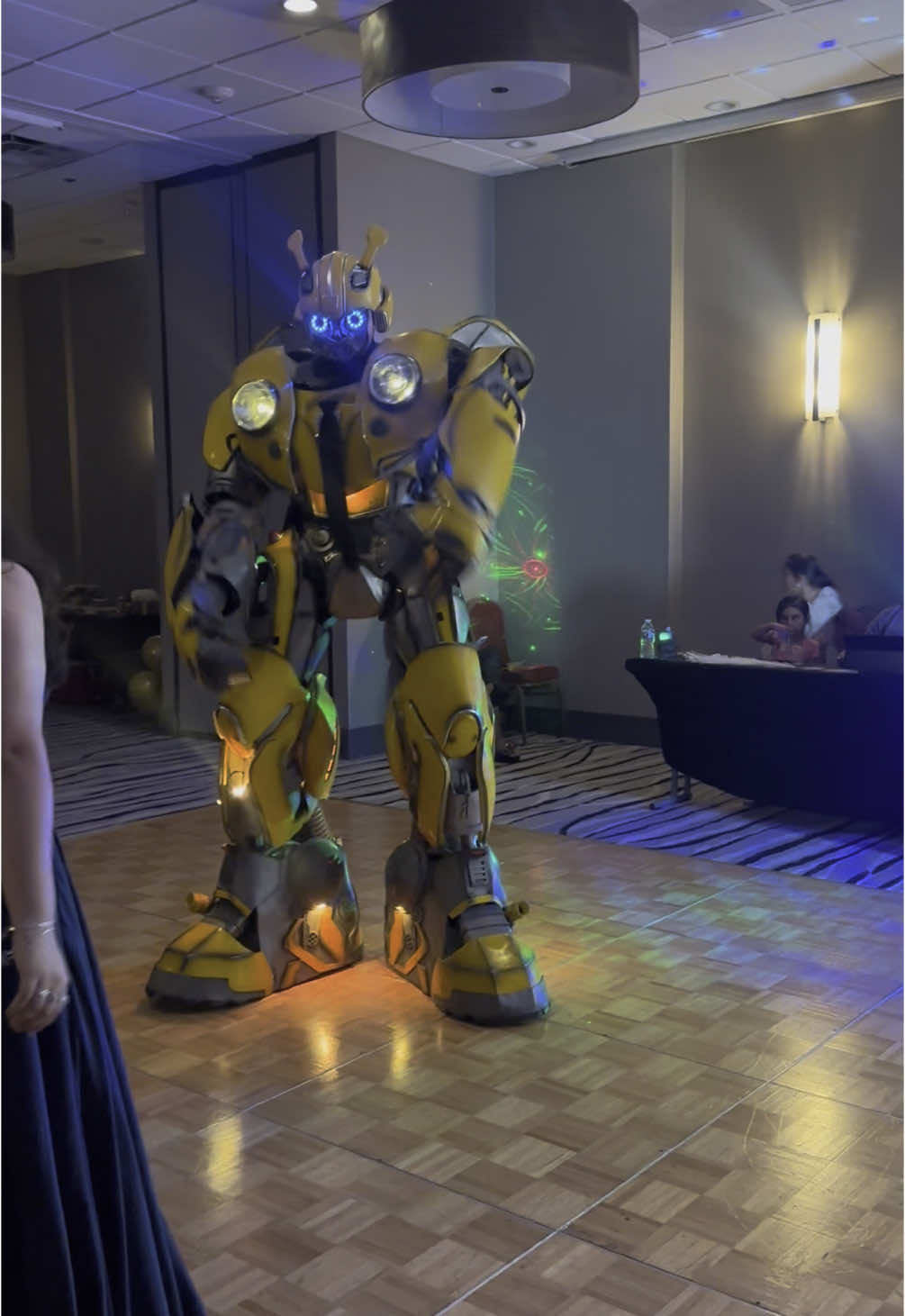 Who wants to be bumblebees date for prom? #prom #autobot #trasformer #sanantonioentertainment #sabumblebee #texas #dancer #footloose #evententertainment #robot #sanantonio #autobot 