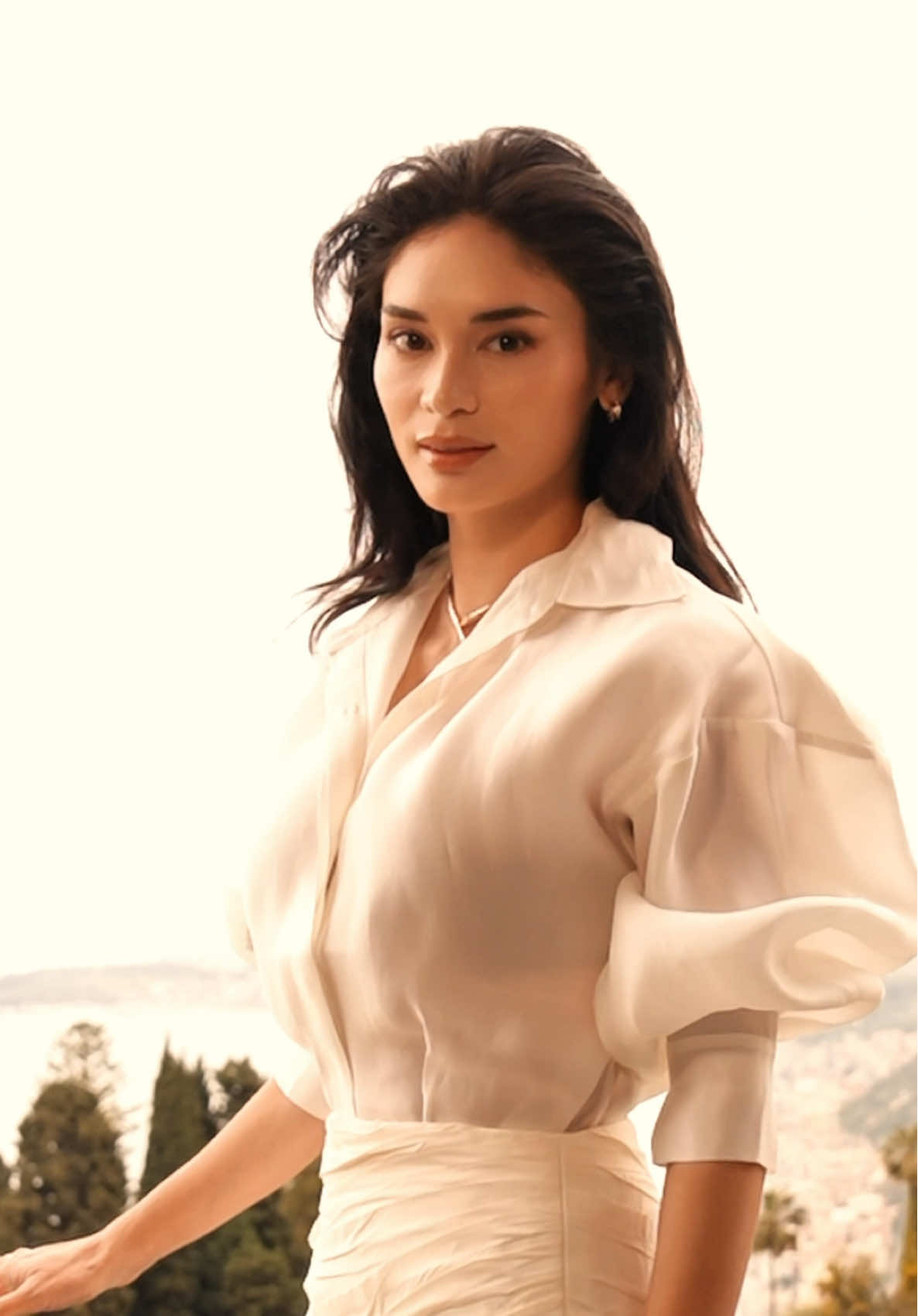 Blank canvas before going in full color for gala night 🤍 @Bvlgari #BvlgariPartner  #BvlgariHighJewelry #BvlgariHighEndWatches #Polychroma