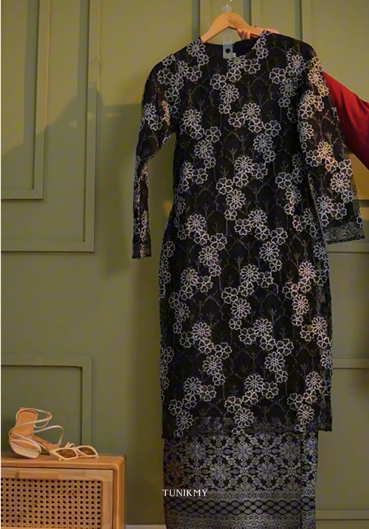Colour Black ni lawa tau korang 😍 nampak very2 exclusive ! #tunikmy #bajukurung #laceexclusive #outfitcheck #bajuraya2025 