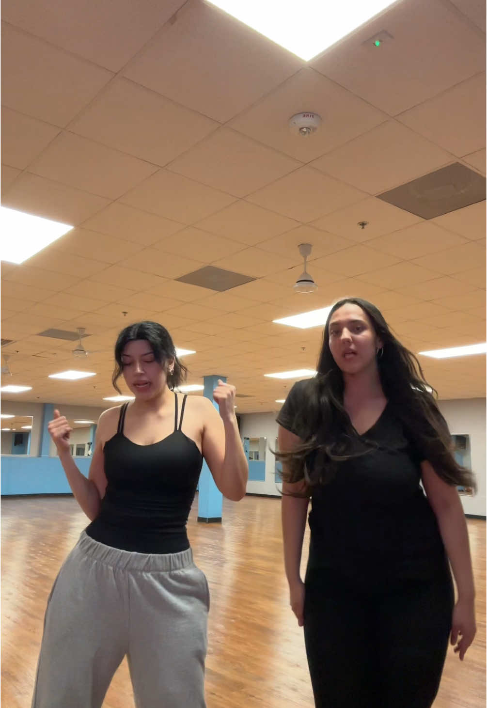 Vamos al gym o hacer tik toks? 🤔🧍🏻‍♀️#fyp #bestie @Michelle💗 