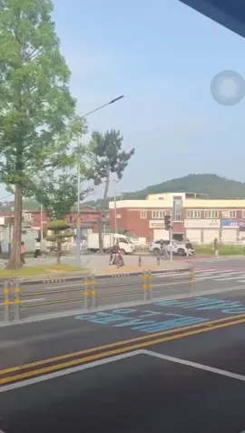 Hàn quốc dạo này căng quá. 창원 sáng nay bắt gắt quá, bắt ở bến xe luôn thấy đâu bị bắt tầm hơn 30ng rồi. Chúc ae họ lưu bình an.#hanquoc 