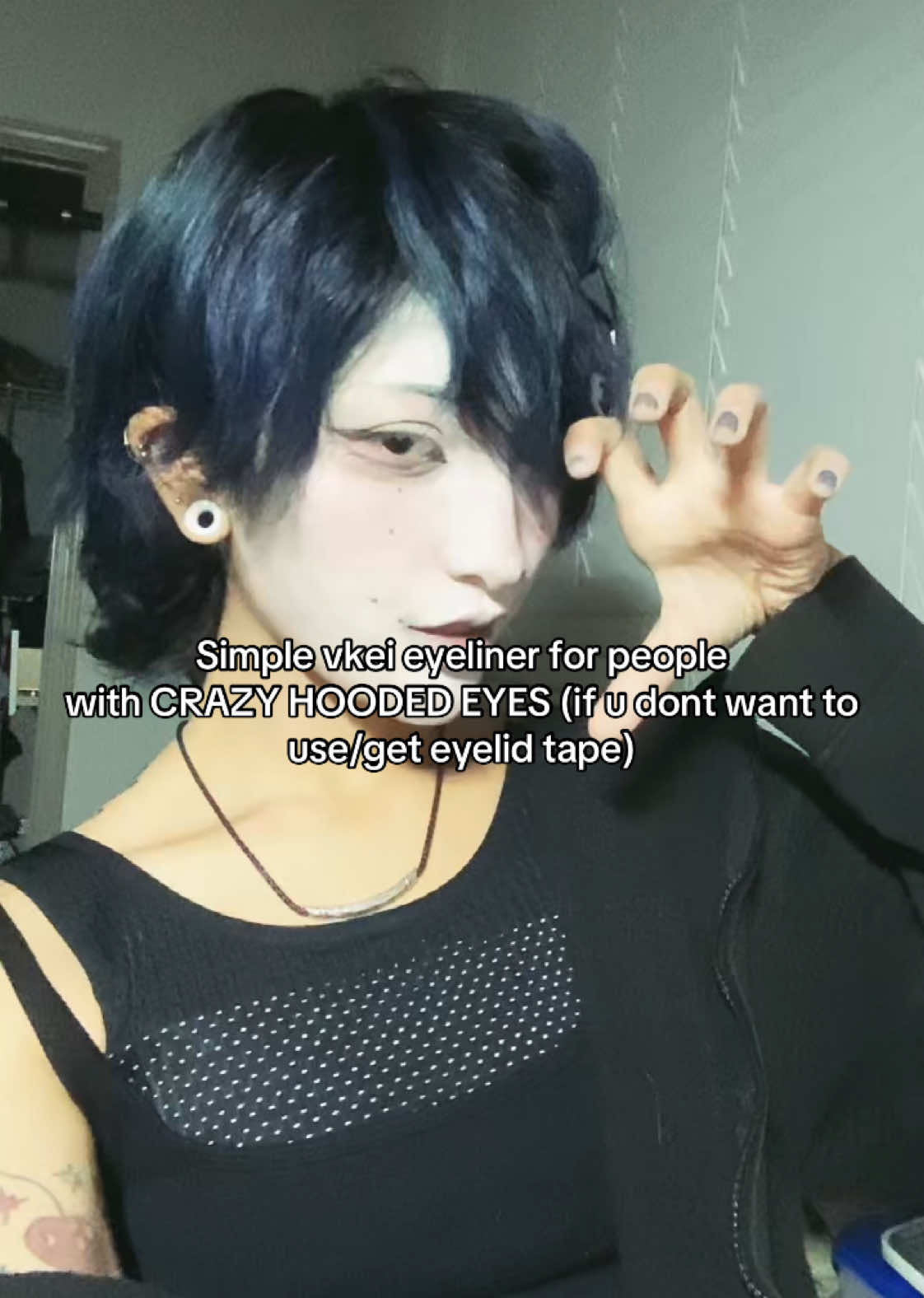 The key is to be thin at the top and extend it! I hope this helps visualize or inspire anyone with rlly hooded eyes #vkei #vkeimakeup #alt #shironuri #fyp #メイク
