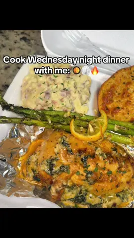 I'm back again, but this time with stuffed chicken breasts and sides 😩🥰🥰🔥🥘🥘 #fyp #cookingtiktok 