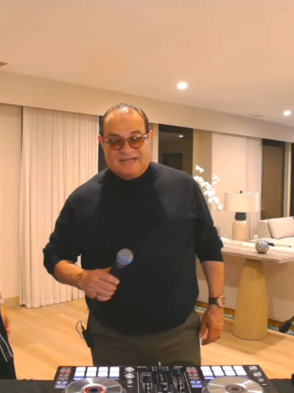 Tony Vega - Aparentemente. #salsaromantica  #tonyvega  #aparentemente  #latinoamerica 