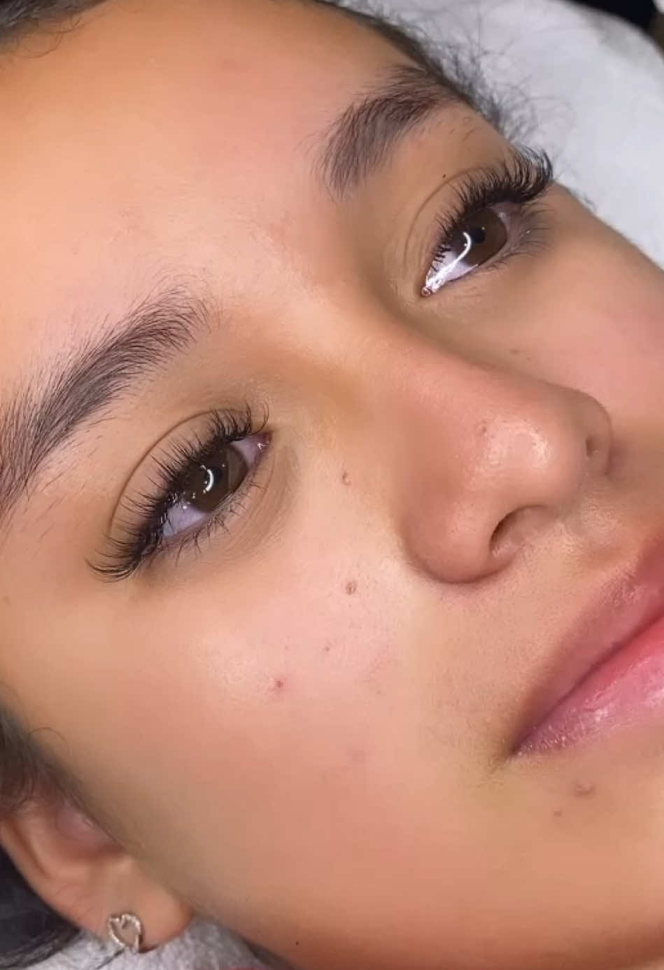 Extensiones de pestañas clásicas #extensionesdepestañas #extensionesclasicas #extensionespeloapelo #peloapeloclasicas #lashista #lashistagt #antiguaguatemala #señoritainfluencer #ojosmarrones #ojoslindos #lashextensions #lashartist 