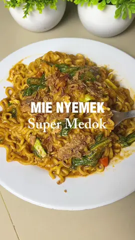Mie nyemek ala warteg bumbunya simple kuahnya lekoh auto gagal diet 🤤🤤🤤 #fyp #viral #lewatberandafyp #mienyemek #masakansimple #indomiehack #indomieaceh #mie 