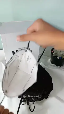 Gak perlu aku jelasin lagi yah sebagus apa kualitas masker ini😭🖤❤ #masker #maskermurah #maskermulut #maskerviral #rekomendasi #fyppppppppppppppppppppppp #fypage #lewatberanda #masukberanda #xybca #viralvideo 