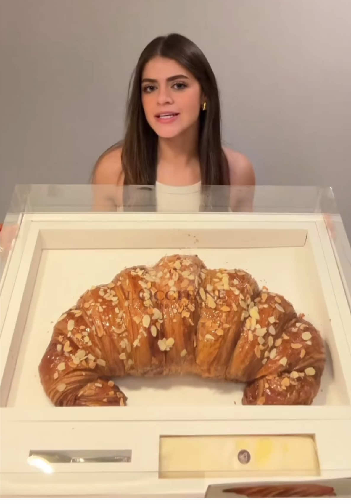 SURREAL croissant 🥐 #croissantgigante #umboxingvideo 