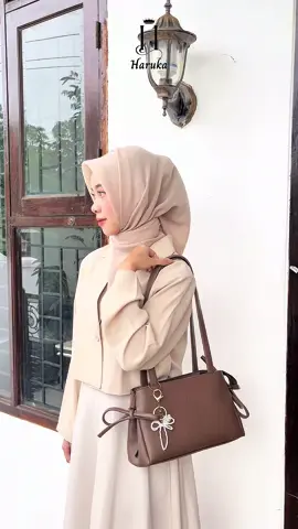 Akhir bulan sisa uang 100k ?? Kata siapa ngga bisa cekout tasnya. Cek live sekarang ada promo launching tas terbaru kita 🥰😍#tas #tasterbaru #taselegan #taswanita #haruka #taswanitamurah #belilokal #fypシ゚ #shoulderbag #tasmurah #tasharuka #fypage #taselegant #tasmurahkulitasbagus 