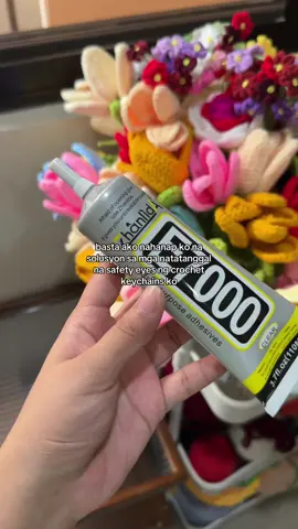 secured na secured talaga mga mata ng keychains ko 🥰 #fyp #crochet #handmade #crochetersoftiktok #e7000 #fabricglue #DIY 