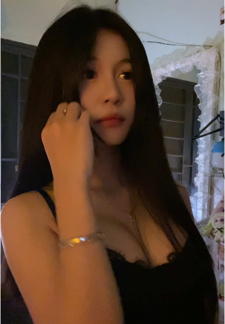 Phạt hai một cún cái tội đẹp troaii😌 (IG:qnhu_meow) #meow #fyp #xh #dance 