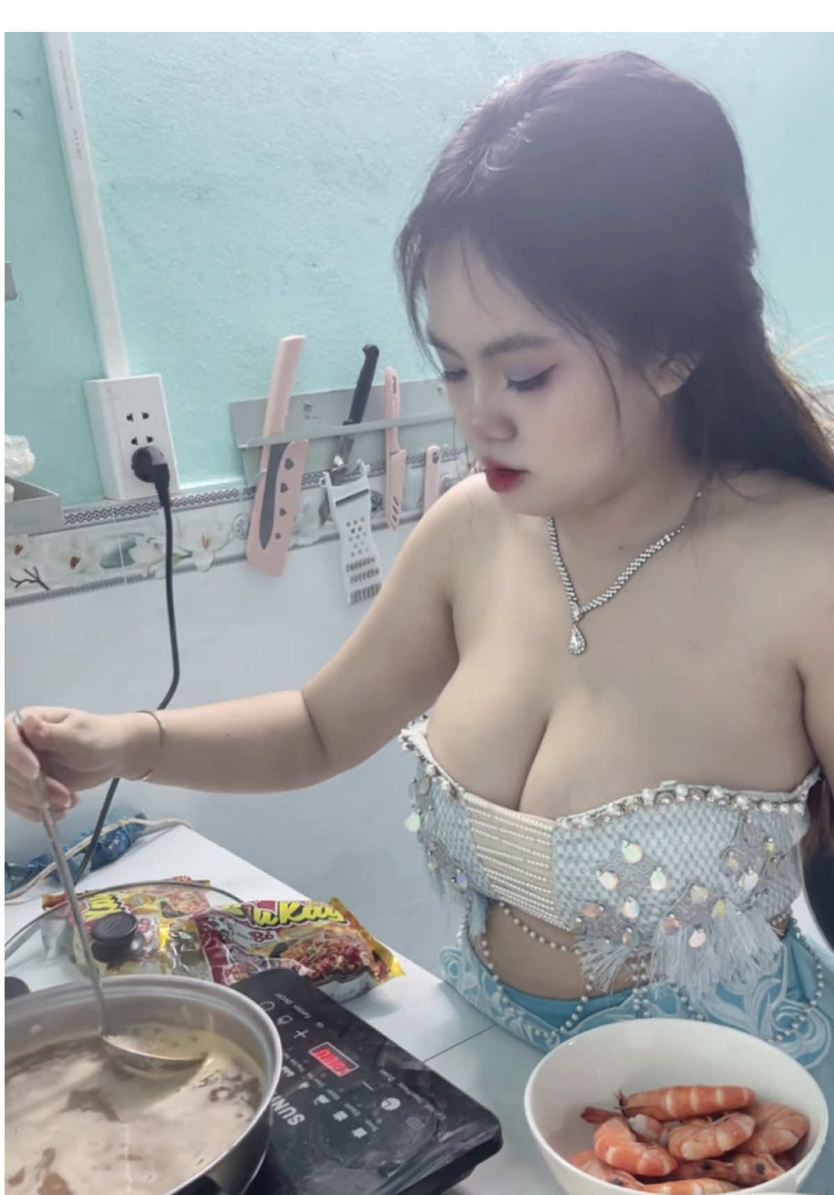 Tóc rối có làm anh lạc lối, còn sót 1 video nấu mỳ tóc rồi #thichnauan #nauan #zinthichnauan #viral #xuhuong #hottrend #chatgaynghiennn #thinhhanh #gaixinh2025 #fyb #xoso 