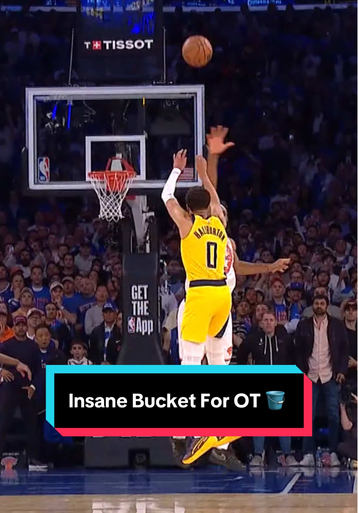 The double bounce is crazyyyy 😂 ‼️ #NBA #NBAPlayoffs #Basketball #IndianaPacers #TyreseHaliburton 