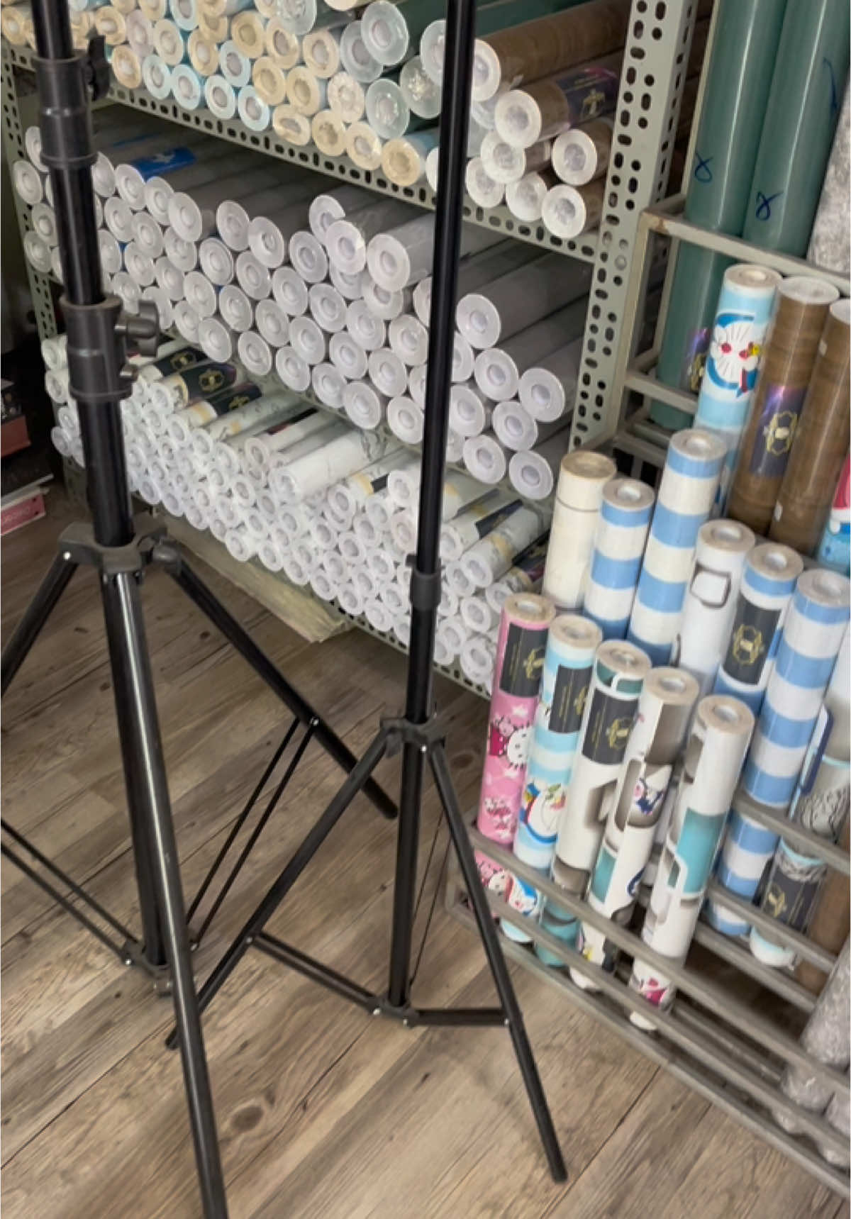 Giấy dán tường tường có keo sẳn #suhuongtiktok #xuhuong #giaydantuongdep #giaydantuong #giấy #giay 