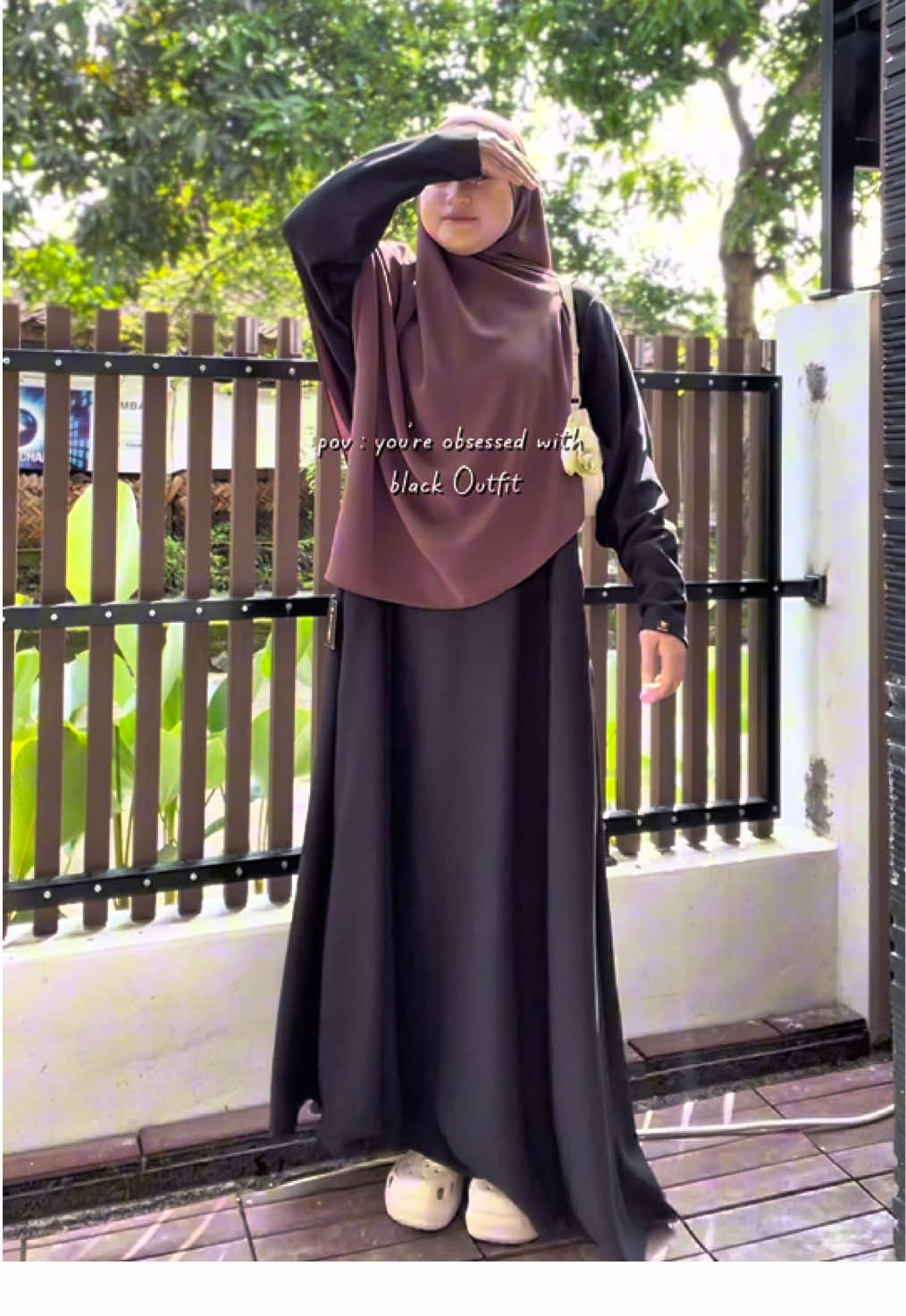 siapa yang ngga mau ribet kalau cari abaya 😂🤭 warna hitam solusinya 🖤 ( abaya launching besuk yaa @Tsurayya Hijab Official ) #launchingsoon #abayafashion #coomingsoon #promoguncang22 