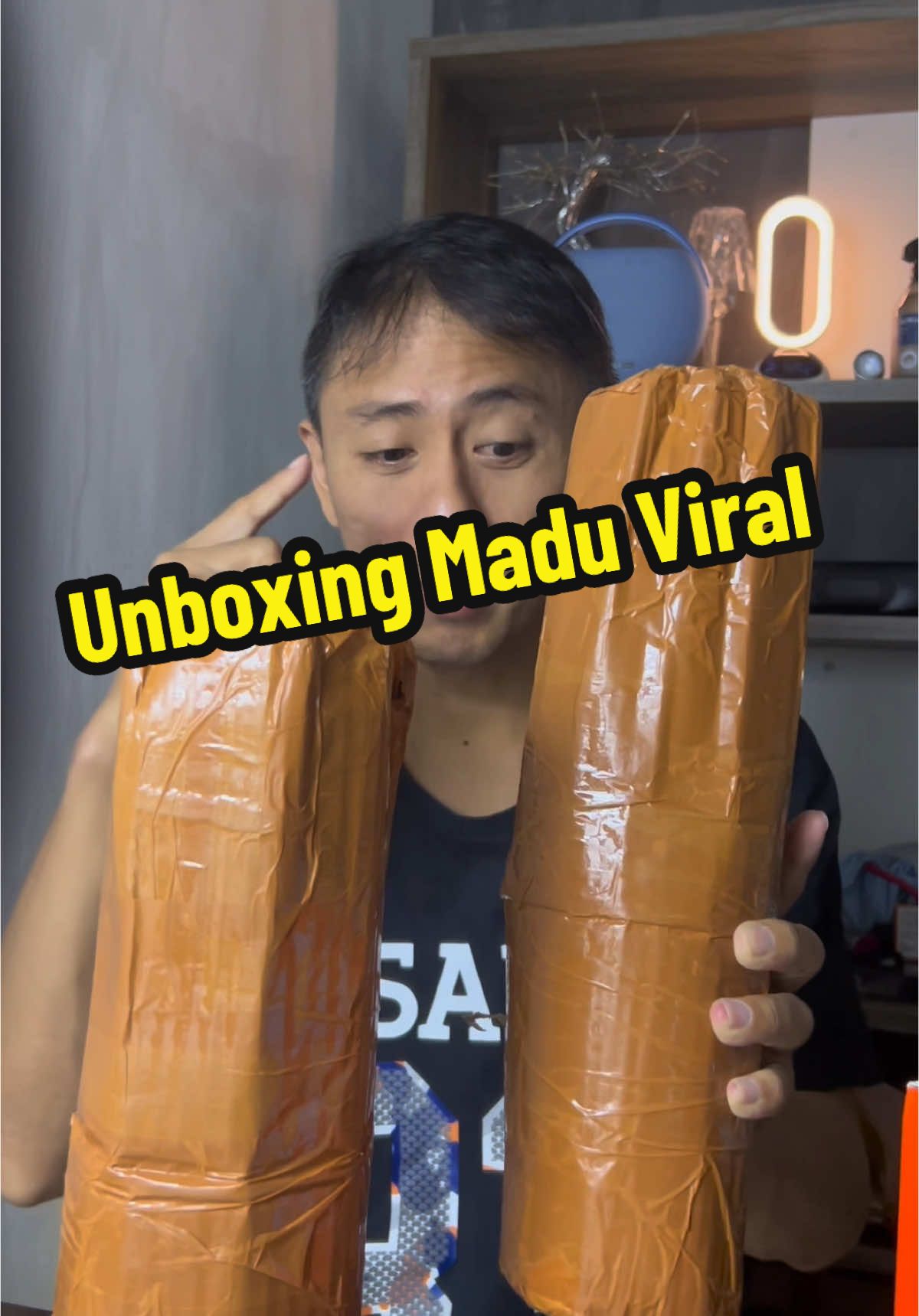 Unboxing madu zenoora yg lagi viral, gara gara uda teruji lab madu nya kaya akan enzim. Yang mau konsumsi madu setiap hari, kalo boleh saran madu zenoora aja. #maduasli #madu1kg #maduzenoora #maduhutanakasia #satukontentiaphari 