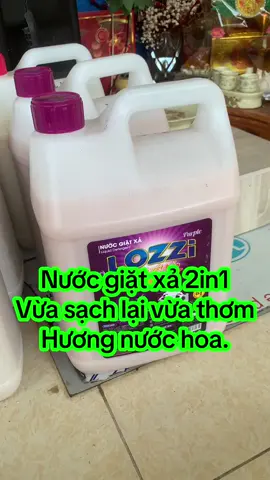 #revew  #taprevew  #banhangonline  #nuocgiatlozzi  Nước giặt xả 2 trong 1 . Vừa sạch vừa thơm hương nước hoa.