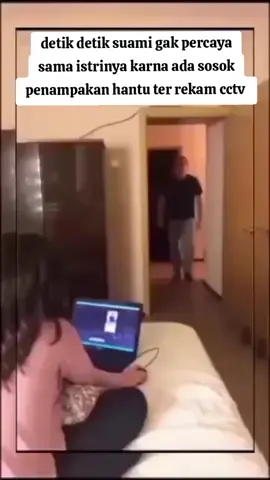 awas jangan tegang kalau melihat video penampakan ini.. detik detik penampakan hantu yang seram ter rekam cctv... #viraltiktok  #videoviral 